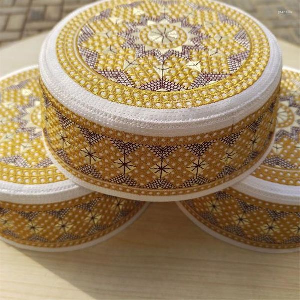 Boinas musulmanas para hombres, gorra con bordado de oración, tapa plana gratis, gorro islámico Kufi, hiyab islámico, turbante de Arabia Saudita a la moda