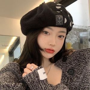 Boinas nicho de lana mujeres otoño e invierno parche retro de alta calidad Girl negro pintor negro gorra coreana para mujeres coreanas