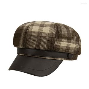 Berets Octogonal Cap Femme d'automne d'automne Chapeaux à plaid chauds Femelle Paintre rétro B British Sboy Caps Casual Suncreen Tour Tour