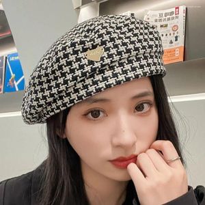 Berets Hat octogonal SBOY British Style Autumn Winter Cotton Heart Women Femmes Cap coréen Houndstooth Warm