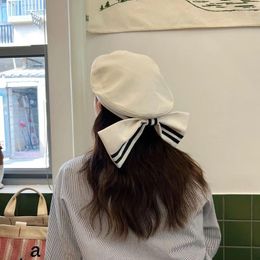 Boinas Boina de arco de gran tamaño para mujeres 2024 Summer Ins Diseñador de rayas Sombrero Pintor de nicho Capazante Navy Sailor Japonés Sombreros