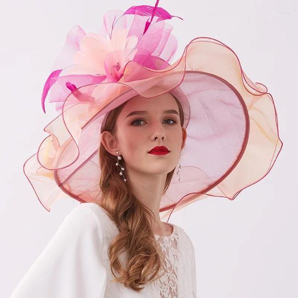 Bérets roses grandes fleurs en dentelle de mariage cape de mariage hepburn style élégant luxe noir haut chapeau avec une mariée rose blanche Fedora chapeaux