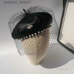 Bérets PU cuir femmes mode hiver béret métal abeille Sexy filet noir chapeaux artiste français chaud bonnet dames tout Match gorrasL231115