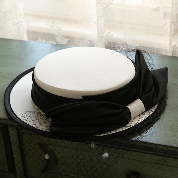 Boinas Retro Simple gasa ligera sombrero de copa satén Hada blanco plano nupcial con lazo para pografía cóctel fiesta de té boda