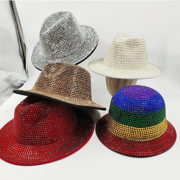 Boinas, sombreros de fieltro con diamantes de imitación y perlas, sombreros de Jazz para hombres y mujeres, gorro de banquete de escenario de diamante negro a juego rojo, venta al por mayor 2023