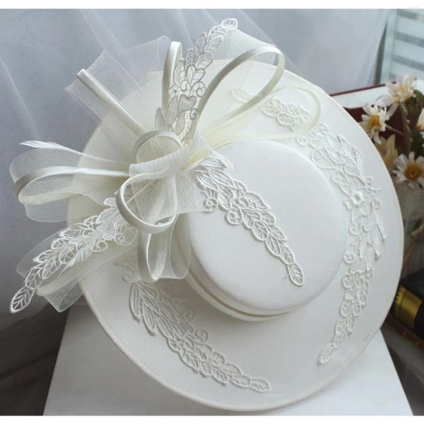 Bérets en Satin et dentelle blanche pour robe de mariée, chapeau français rétro britannique pour dames, couvre-chef élégant avec nœud papillon, accessoire de mariage