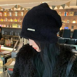 Bérets Chapeau en matériau doux tricoté confortable élégant peluche élastique d'hiver pour femmes avec un design antidérapant pour le confort en plein air