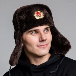 Bérets Soviétique Russie Emblème Bomber Chapeaux En Plein Air Ski Protection Contre Le Froid Épaissi Hommes Et Femmes Chaud Oreille Velours Fausse Fourrure Chapeau