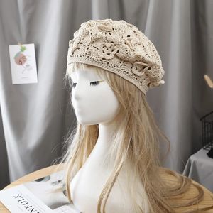 Baretten lente en herfst all-match literaire uitgeholde haak bloem baret elegante retro handgeweven gebreide muts vrouwelijke zomer 231031