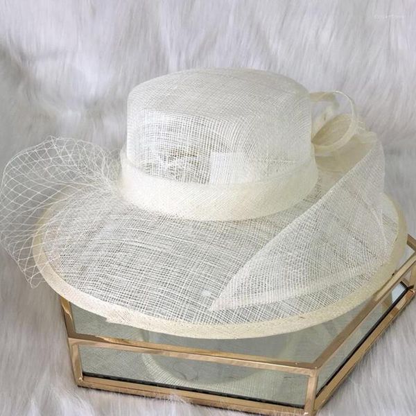 Boinas Primavera Verano Sombrero de fieltro Sombrero de banquete británico Sombreros de mujer Moda Flat Top Bowknot Wide Eaves Cap Ladies Day Caps H6628