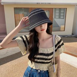 Bérets Striped Women's Hats Ins Simple Bucket Hat Cotton Niche Niche Design Cap tricoté