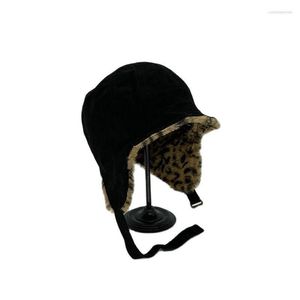 Bérets en daim double face Lei Feng Hat Lovers Winter Warm Ear Protection Tether et coupe-vent imprimé léopard en peluche cyclisme femmes
