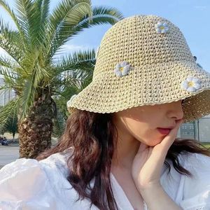 Bérets Été Seau Chapeau Femmes 3D Floral Crème Solaire Paille Crochet En Plein Air Pliable Casquette De Soleil Dames Vacances Bord De Mer Chapeaux De Plage