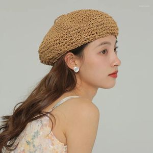 Berets Summer Hat Ademend handgemaakte haakkappen voor vrouwen Fashion Mushroon Black Straw Beret Girl Bonnet