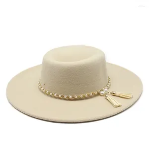 Bérets Été Simple Dôme Solide Couleur Laine Feutre Jazz Fedora Chapeaux Avec Chaîne De Perles Hommes Femmes Large Bord Panama Trilby Cap Automne Hiver