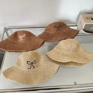 Bérets Summer Sun Hat Style Pastoral Bow Brodery Sunshade Grass Weaving Show Small Facial Caractéristiques Cap Beaut