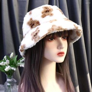 Berets Sweet Matching Bear Print Outdoor unieke retro Koreaanse stijl hoed vrouwen emmer modeontwerp lamb wollen visser