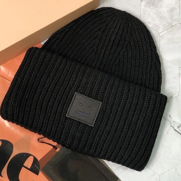 Bérets Top qualité hommes et femmes chapeau tricoté sans bord Micro étiquette broderie froide automne hiver