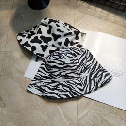 Berets trendy all-match melkkoepatroon visser hoeden zwart witte zebra emmer ins-stijl net rood