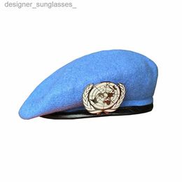 Baretten VN BLAUWE BARET C-hoed van de Vredesmacht van de Verenigde Naties met VN-badge Kokarde SouvenirL231103