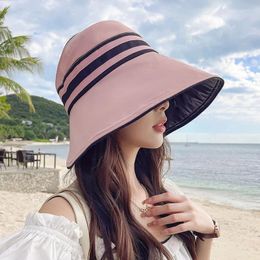 Bérets Upf50 High Sun Protection en vinyle grand bord Brim Striped Hollow Top Hat Femmes UV extérieur pliable