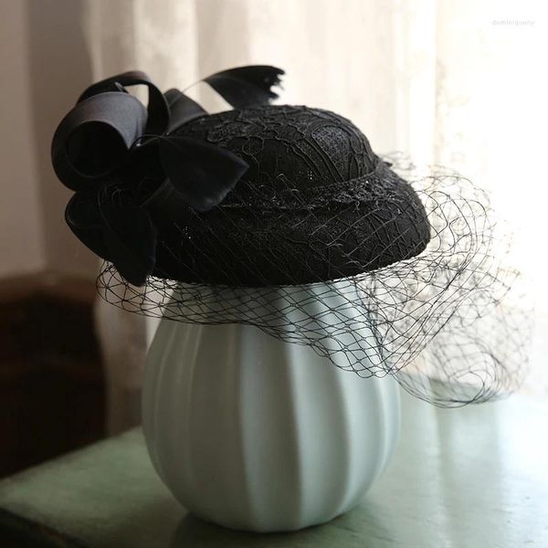 Bérets Vintage Bleu Noir Bow Voile Chapeau De Mariage Femmes Plume Dentelle Fascinator Pinces À Cheveux Royal Tea Race Show Party Fedora Coiffe