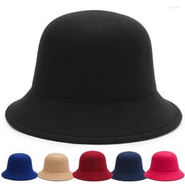 Bérets Vintage feutre chapeau Fedoras pour femmes Imitation laine seau casquette élégantes dames Jazz large bord hiver classique haut plat