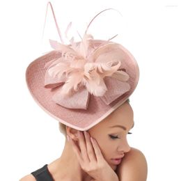 Berets Vintage Peach Imitation Linn Fascinateurs avec plumes dames veille de mariage rouge Fedora Pillbox Hat Femmes Vobes Chapeaux