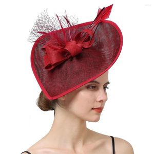 Bérets Vintage princesse mariée chapeaux de mariage et fascinateurs femmes Cocktail casque à la main plume Tulle cheveux accessoires