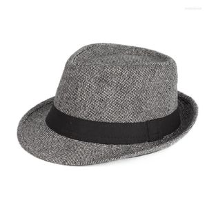 Bérets en gros de haute qualité classique printemps et automne Panama Fedora noir blanc chapeaux hommes femmes Jazz casquettes