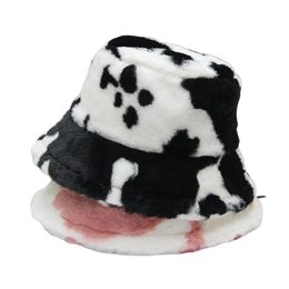 Berets Winter Cow Print pluche emmer hoeden voor vrouwen Toerisme Outdoor Warm Hat Soft Velvet Fisherman Cap Lady Fashionberets