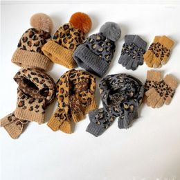 Bérets hiver mode léopard Jacquard chapeau et écharpe gants ensemble femmes polaire doublé pompon bonnet Snood avec mitaines assorties 3 pièces