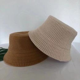 Bérets chapeaux d'hiver pour les femmes 2023 Strip vertical top plate mateau mélange de seau en tricot