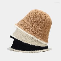 Berets Winter emmer hoeden voor dames Lamb Wol Faux Fur Women Dame Dikke Bob Panama Outdoor Fisherman Hat Caps