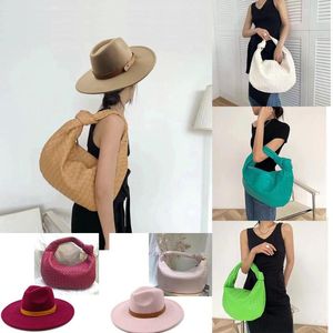 Berets vrouwen fedora tas set 2023 luxe accessoires grote splicing en hoed panama wollen jazz cap lederen messenger