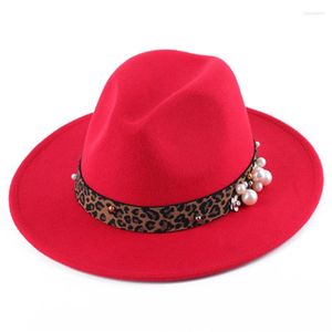 Bérets femmes Panama chapeau Style Vintage large bord feutre Trilby Fedora avec perle léopard bande Fedoras chapeaux pour dames