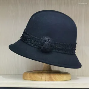 Berets Femmes Vintage Wool Felt Fleurs seau Cloche Bowler Hat Hat Robe de mariée Fascinateur