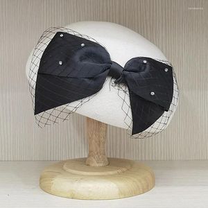 Berets Femmes laine Feel Fascinator Hat Veil Netting Bow Tam Béret Casque 1920s Vintage Look Pillbox Cocktail Hiver