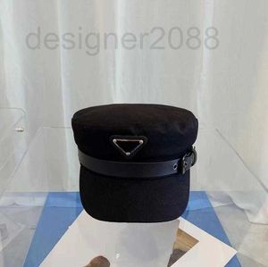 Berets dames canvas baret hat mode met riemen voor vrouwen eenvoudige leger cap ontwerper krantenjongen hoeden driehoek zwarte platte top caps winddicht ggag