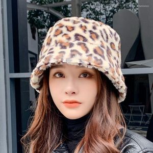 Bérets YSYX peluche imprimé léopard chapeau de pêcheur femmes automne hiver rétro rue chaud seau casquette coréen épaississement bonnet