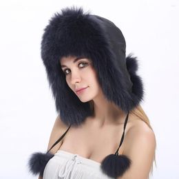 Berets zy84005 Bescherm oor warme high-end vrouwelijke sneeuwkap met balverkoop winter echte echte bont Russische stijl