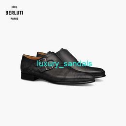 BERLUTI Scarpe eleganti da uomo Scarpe oxford in pelle Berluti Patchwork Galet in pelle fantasia Scarpe da lavoro con fibbia Scarpe da monaco Nero Grigio 055 HBGR