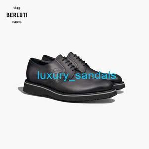 BERLUTI Chaussures habillées pour hommes Chaussures Oxfords en cuir Berluti 23 Automne/hiver Nouveau Chaussures Derby en cuir Alessio Scritto Noir Gris 050 HBVM