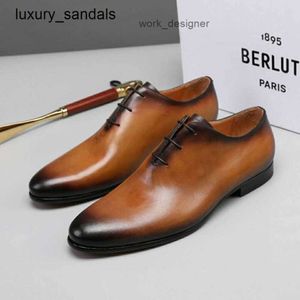 Berluti Mens Robes Chaussures Chaussures en cuir Berlut New Mens Mandmade Colored Business Fashionable and Handsome Scritto Pattern Derby RJ 70C5