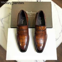 Berluti hommes chaussures en cuir formel nouveau Bruti hommes affaires décontracté à la mode et beau Oxford une étape paresseux Rj 3MP9