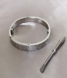 Meilleure assiette de bracelet à couple le plus vendu avec tournevis à ongles nail bracelet Femmes de luxe bijoux de vacances Gift6196824