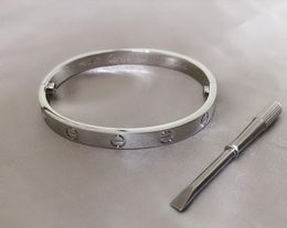Meilleure assiette de bracelet à couple le plus vendu avec tournevis à ongles Nail Nail Femme Femmes de luxe Bijoux Holiday Gift3200199