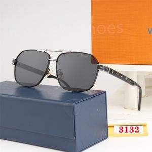 Meilleurs lunettes de soleil de concepteur carré cool et rond Femmes hommes Metal Gold Silver Lettre fleur Fleur Full Filear Vacation Vacation décontractée Polarisé UV400 Lunets avec boîte V66