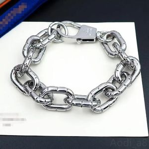 Bracelets punk de la meilleure qualité Gold Silver Hand Chain de luxe monogramme de luxe monogramme