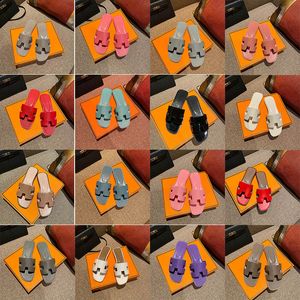 Zapatillas de diseñador de la mejor calidad Sandalia de cuero Mismo estilo para diapositivas de mujer Ropa de verano Ropa de ocio Diapositivas de vacaciones Zapatillas de playa 2024 Zapatos planos genuinos de primavera